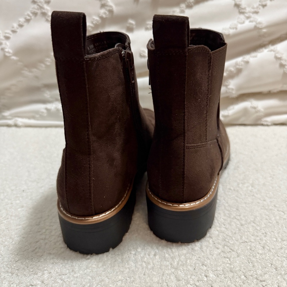 Kensie Women's Kayla Chelsea Faux Suede Boot - size 8.5 - Picture 7 of 8